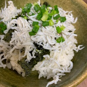 超簡単！ごま油風味のしらす丼♪